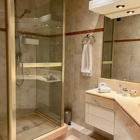 Comfy, Cosy, And Spacious Near Paris