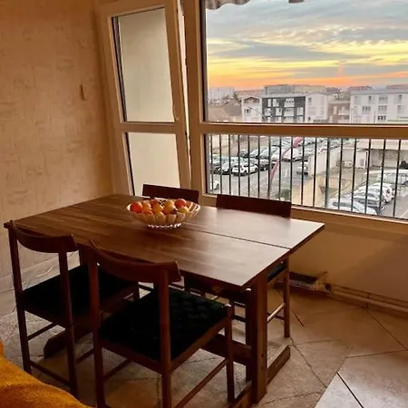 アパート Comfy, Cosy, And Spacious Near Paris
